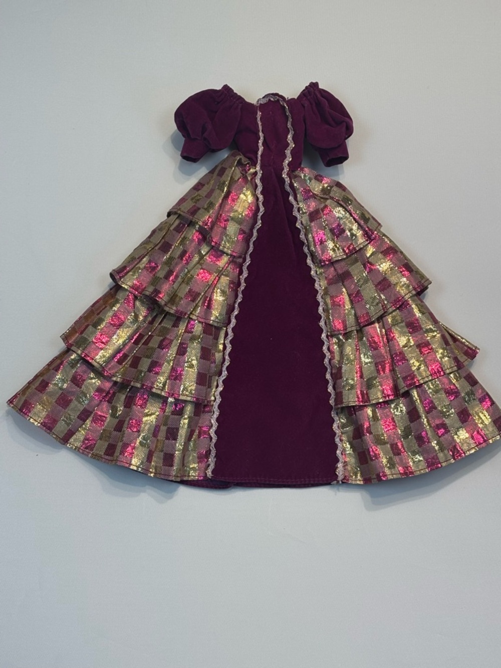 vintage outfit from the 1991 Sparkle Eyes Barbie collection by Mattel.